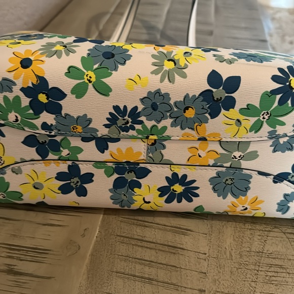 Kate Spade tote and matching pouch! NWT - Picture 5 of 11